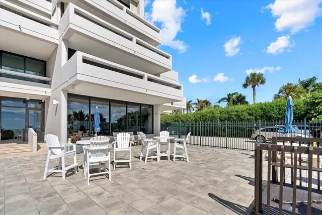 $690,000 | 5400 Ocean Boulevard, Unit 805, Sarasota, FL 34242