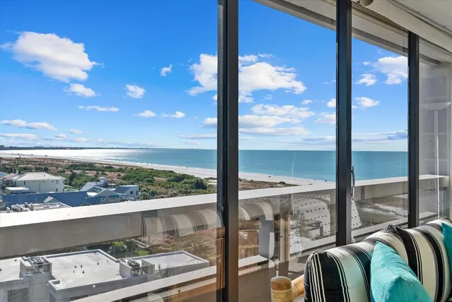 $690,000 | 5400 Ocean Boulevard, Unit 805, Sarasota, FL 34242