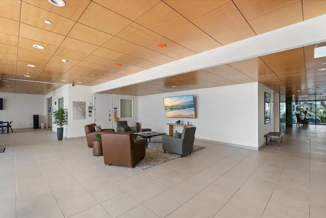 $690,000 | 5400 Ocean Boulevard, Unit 805, Sarasota, FL 34242