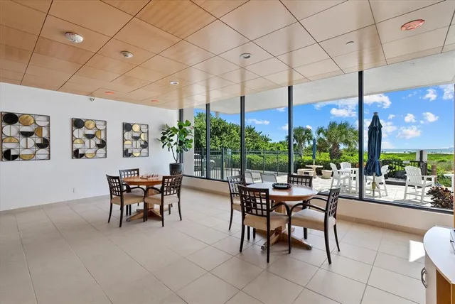 $690,000 | 5400 Ocean Boulevard, Unit 805, Sarasota, FL 34242