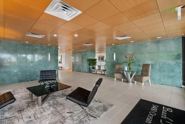 $690,000 | 5400 Ocean Boulevard, Unit 805, Sarasota, FL 34242