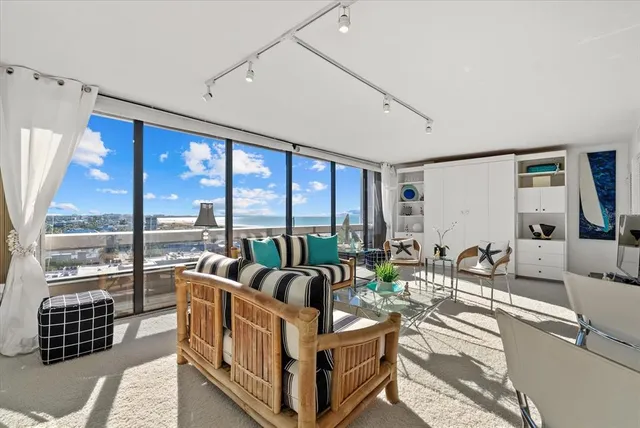 $690,000 | 5400 Ocean Boulevard, Unit 805, Sarasota, FL 34242