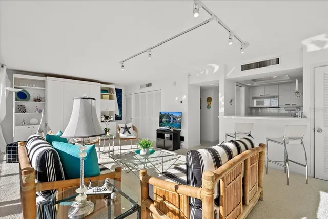 $690,000 | 5400 Ocean Boulevard, Unit 805, Sarasota, FL 34242