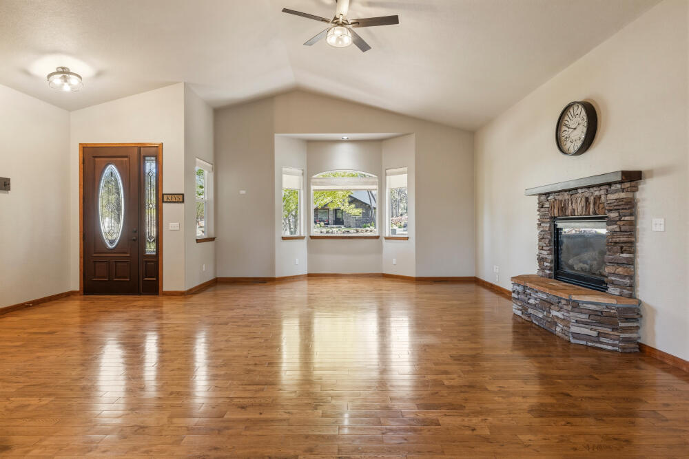 6352 Sanderling Road Klamath Falls, OR 97601 - Photo 17 of 65 Great Room