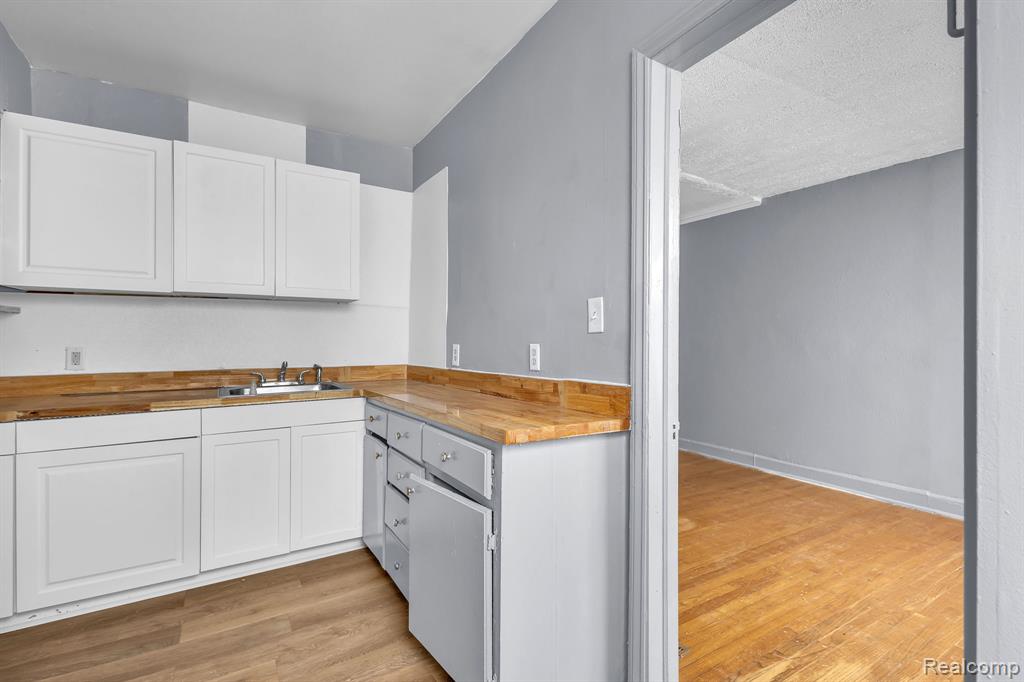 17701 Manderson Road Highland Park, MI 48203 - Photo 22 of 42