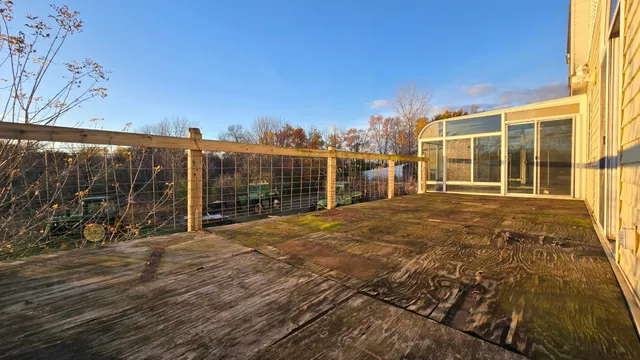 $525,000 | 35420 Oasis Road, Lindstrom, MN 55045