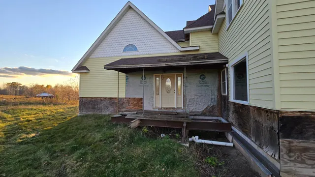 $525,000 | 35420 Oasis Road, Lindstrom, MN 55045