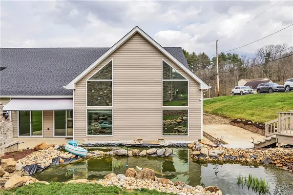 $599,900 | 10 Walker Street, Oakdale, PA 15071