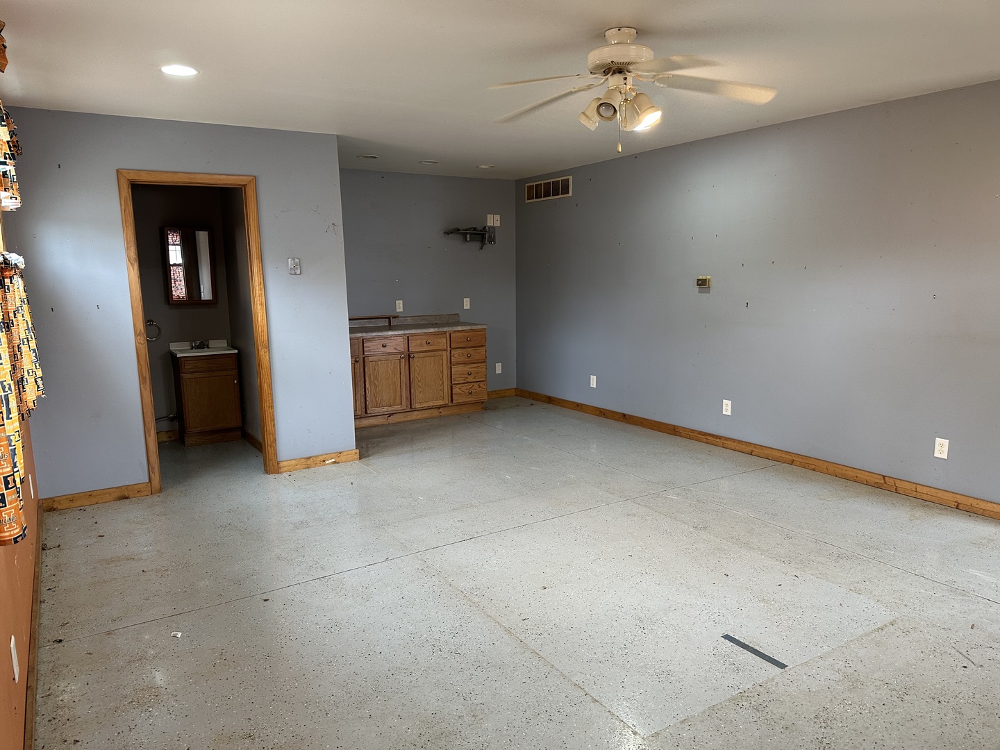 12855 Lawrence Road Sterling, IL 61081 - Photo 20 of 30 an empty room with a ceiling fan and bathroom