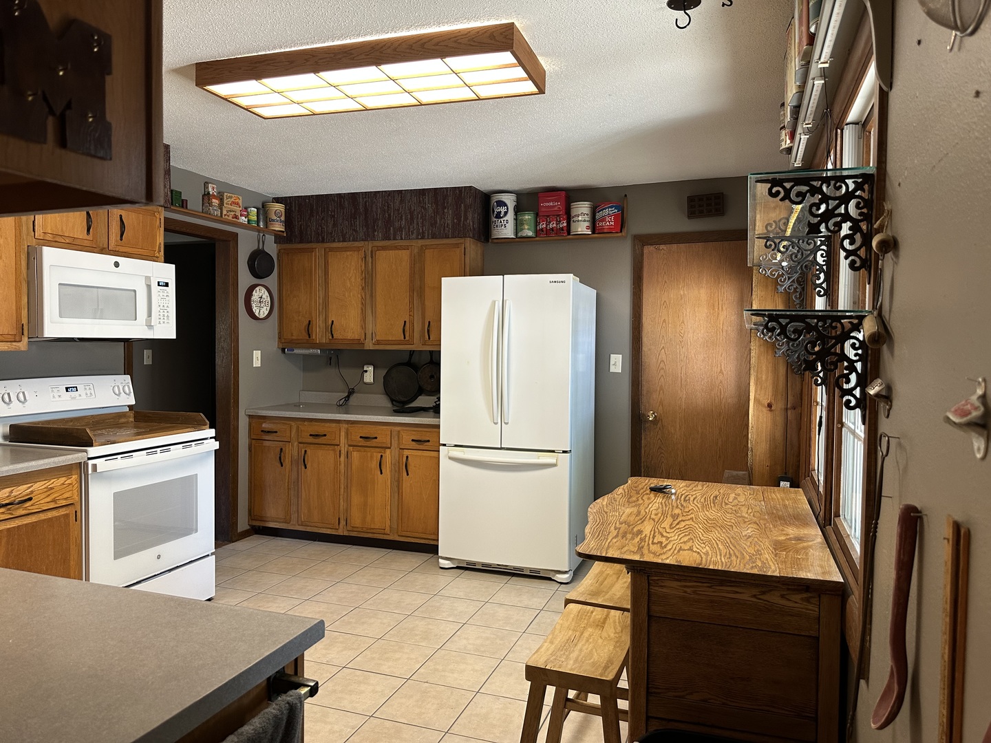 12855 Lawrence Road Sterling, IL 61081 - Photo 4 of 40 a kitchen with a refrigerator and a stove