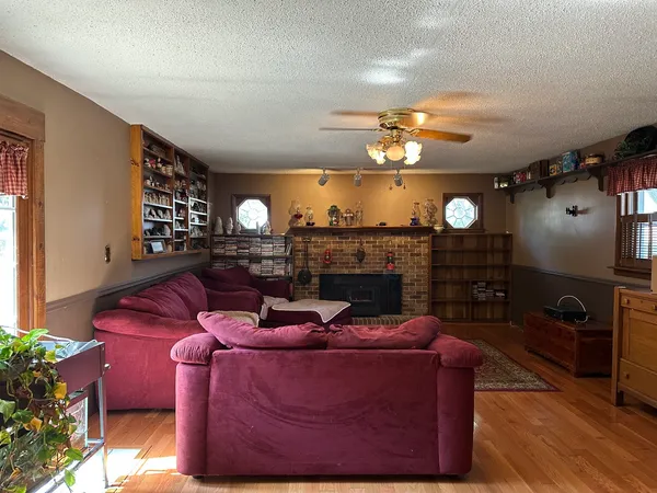 $320,000 | 12855 Lawrence Road, Sterling, IL 61081