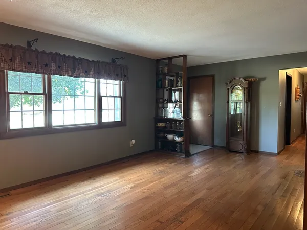 $320,000 | 12855 Lawrence Road, Sterling, IL 61081