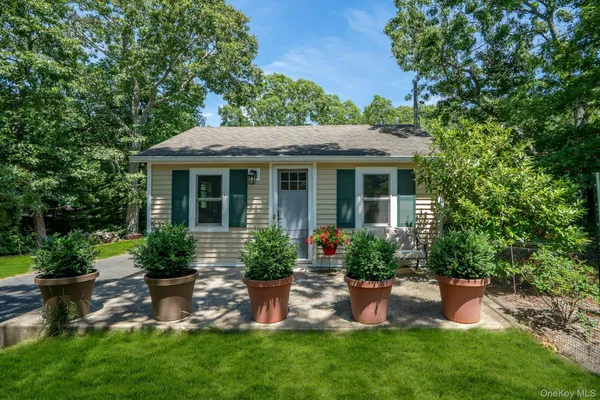 $749,000 | 156 Washington Heights Avenue, Hampton Bays, NY 11946
