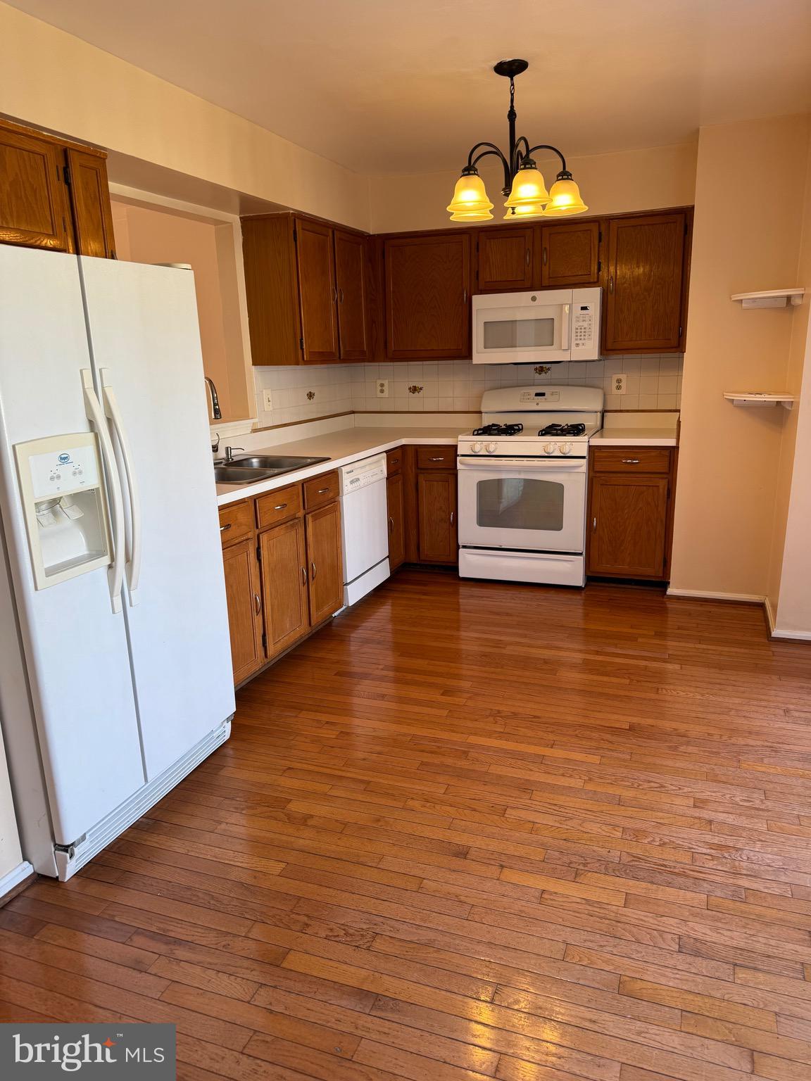 10424 Bermuda Lane Manassas, VA 20109 - Photo 12 of 32 a kitchen with a cabinets a sink and a stove