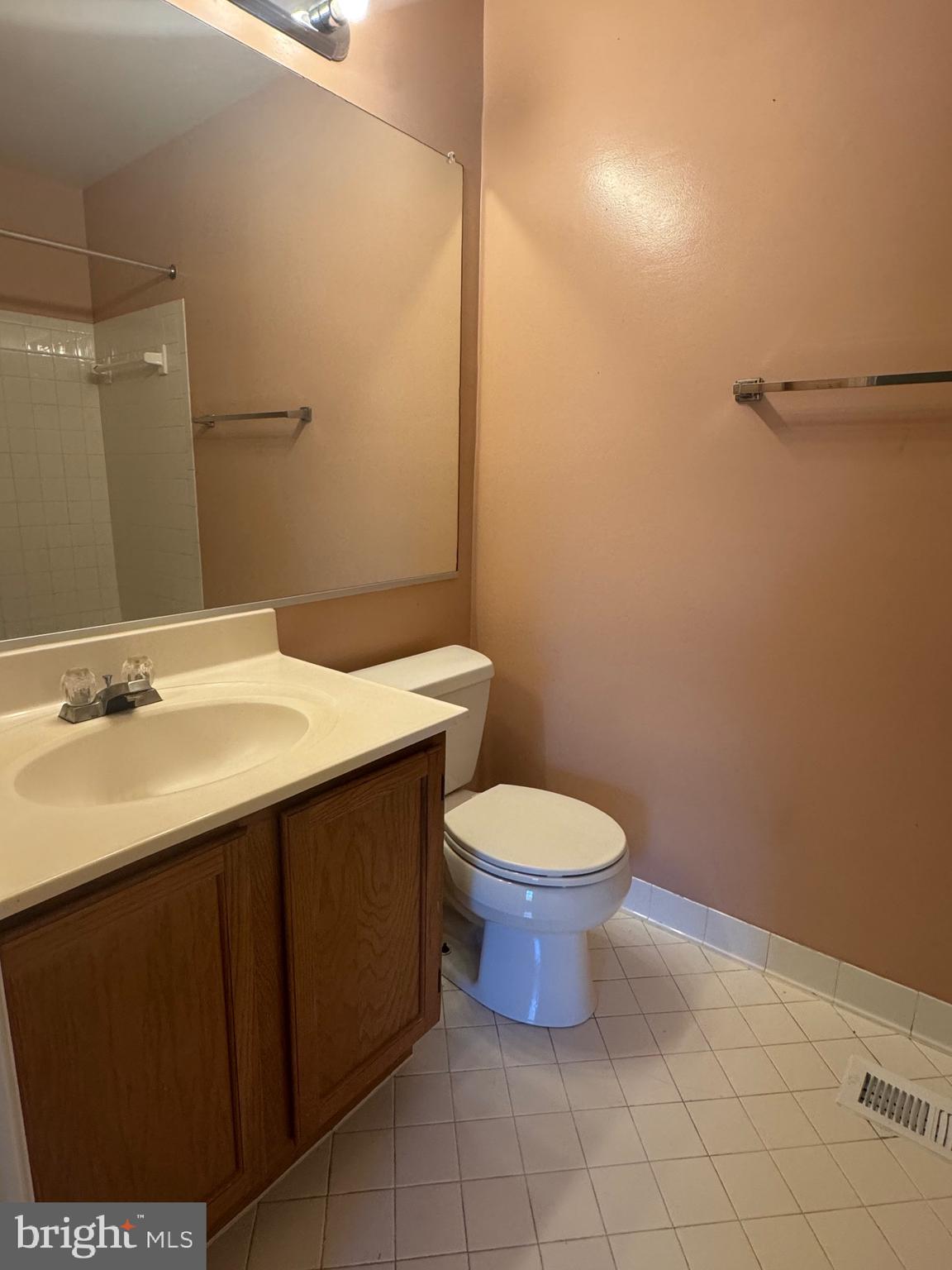 10424 Bermuda Lane Manassas, VA 20109 - Photo 20 of 32 a bathroom with a sink and a toilet