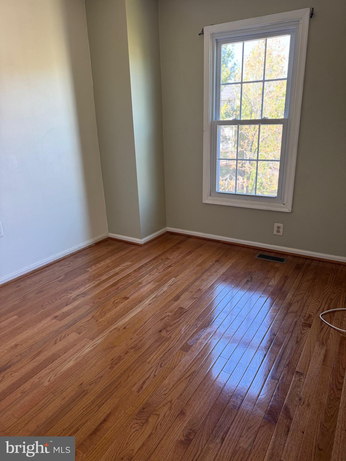 10424 Bermuda Lane Manassas, VA 20109 - Photo 22 of 32 an empty room with wooden floor and windows