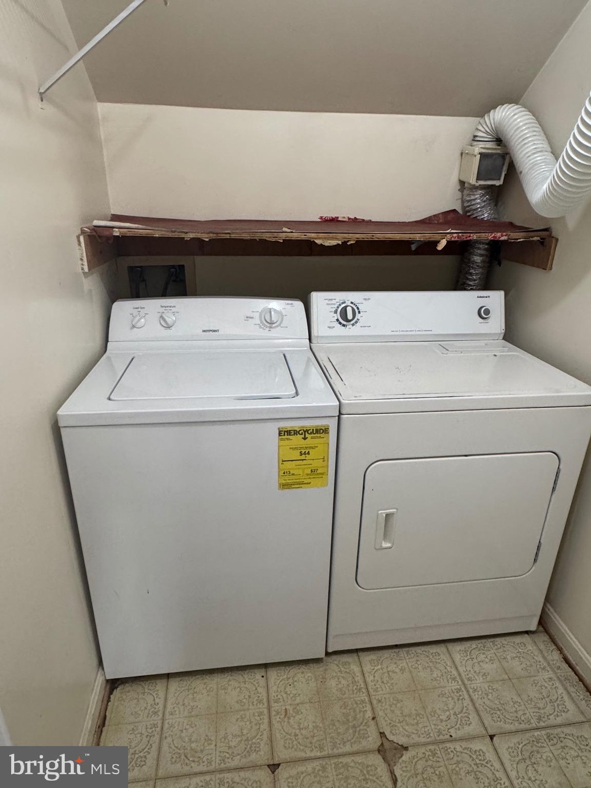 10424 Bermuda Lane Manassas, VA 20109 - Photo 27 of 32 a close up view of washer and dryer