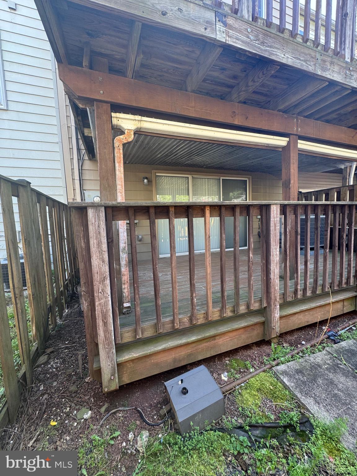 10424 Bermuda Lane Manassas, VA 20109 - Photo 31 of 32 a view of a backyard with a large window and wooden fence