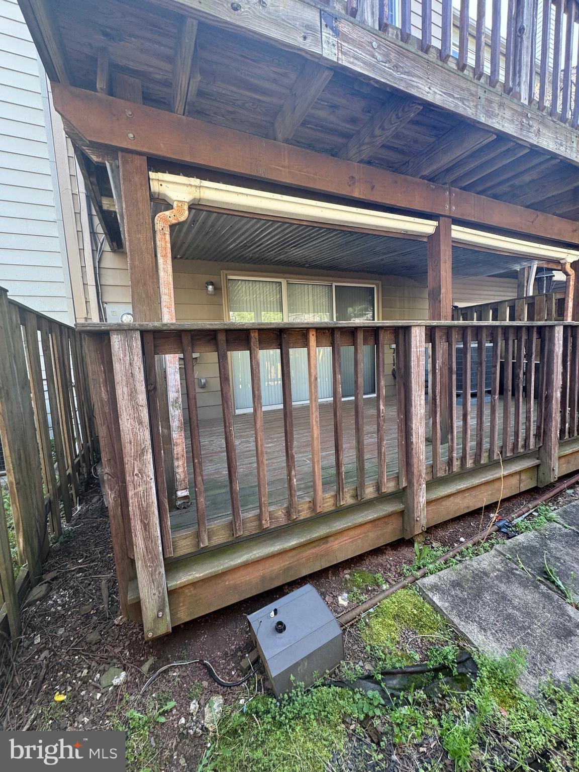 10424 Bermuda Lane Manassas, VA 20109 - Photo 32 of 32 a view of a backyard with a small cabin