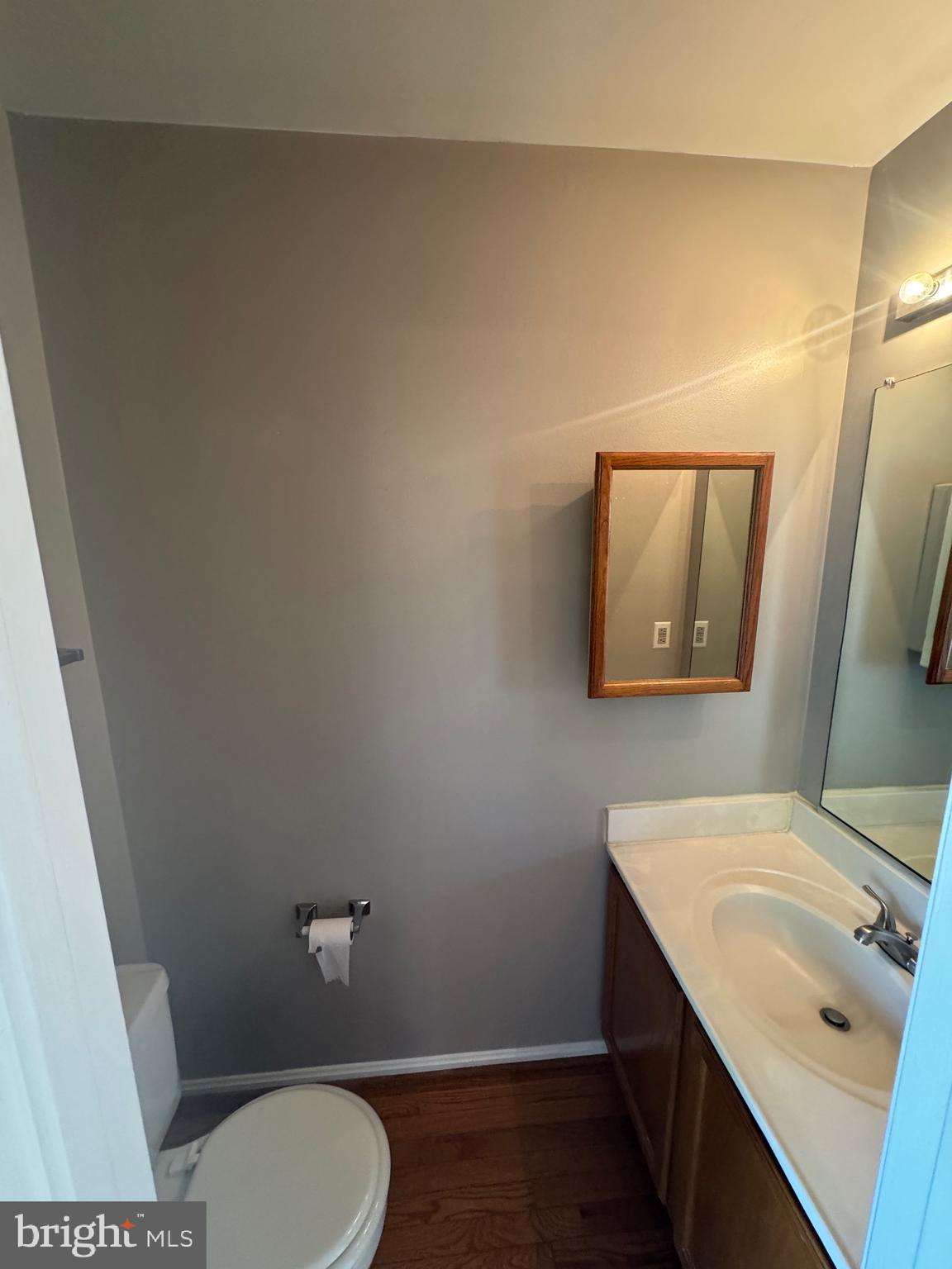 10424 Bermuda Lane Manassas, VA 20109 - Photo 10 of 32 a bathroom with a toilet a sink and mirror