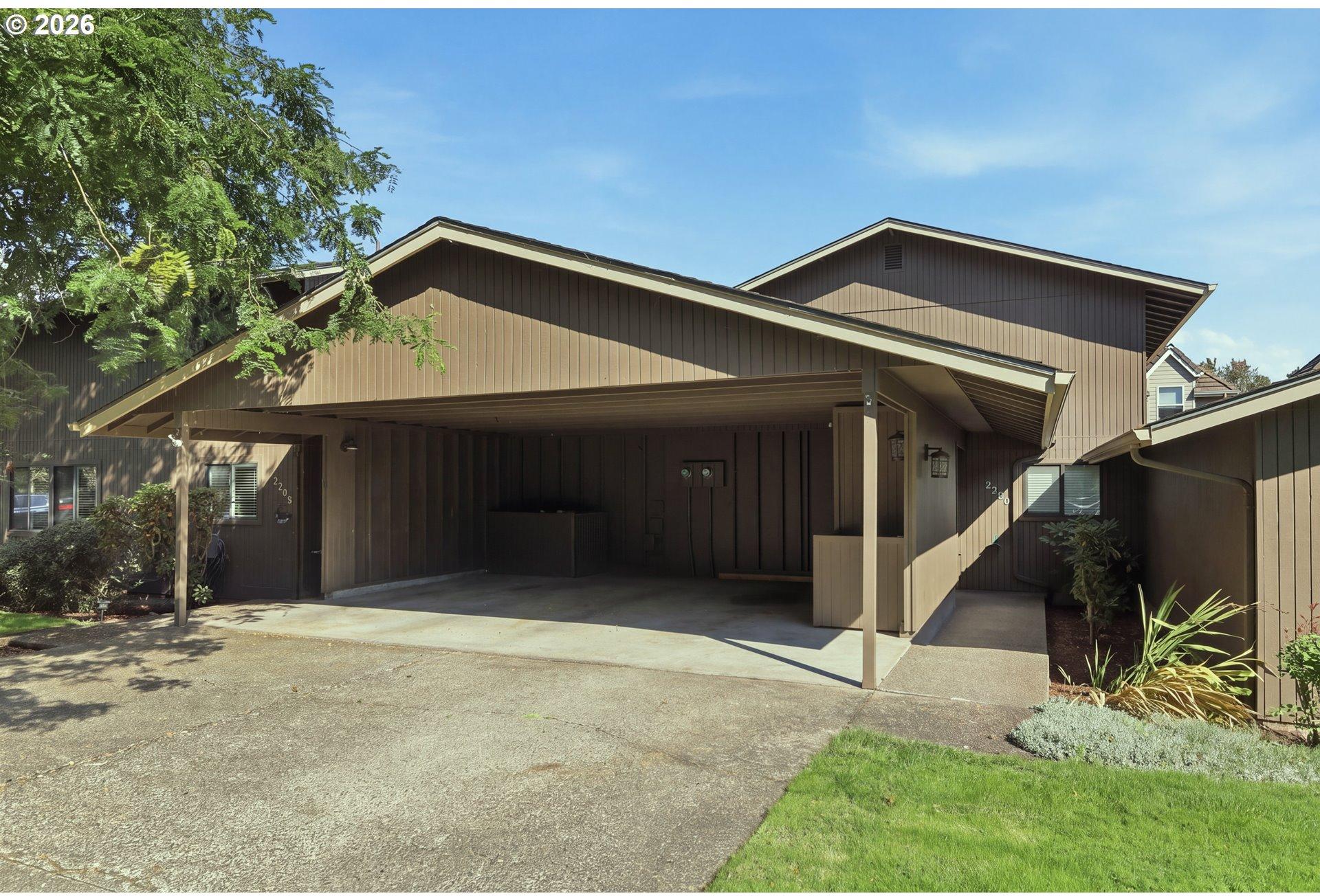 2204 Ridgeway Drive Eugene, OR 97401 - Photo 3 of 40 Gallery Image 3