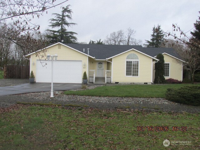 a view of a house with a yard