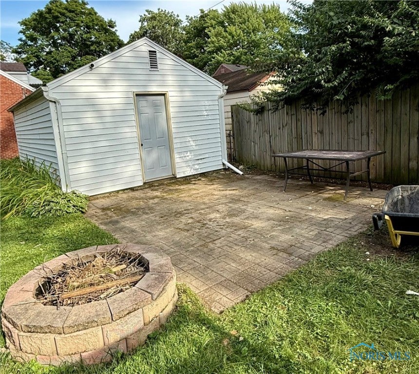 4205 Garrison Road Toledo, OH 43613 - Photo 7 of 23 Patio off garage