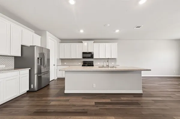 $465,000 | 444 Round Lake Drive, Rosenberg, TX 77469