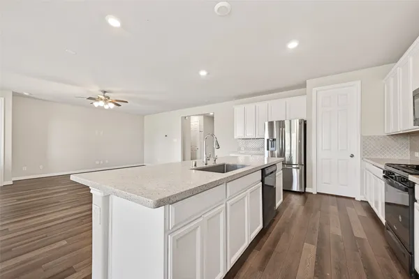 $465,000 | 444 Round Lake Drive, Rosenberg, TX 77469