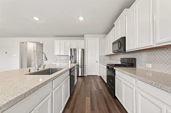 $465,000 | 444 Round Lake Drive, Rosenberg, TX 77469