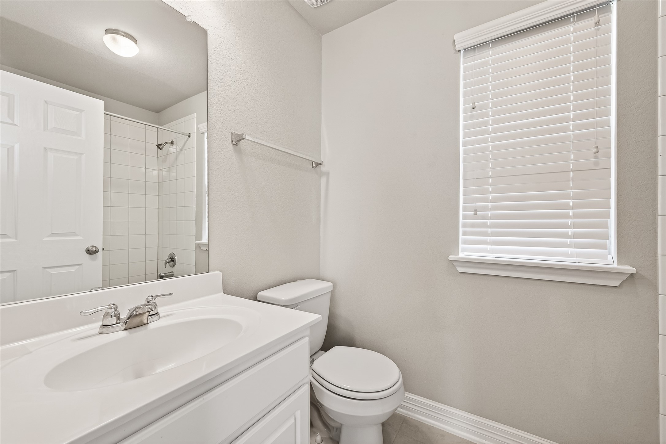 444 Round Lake Drive Rosenberg, TX 77469 - Photo 31 of 50 Bedroom 1 private full bath.