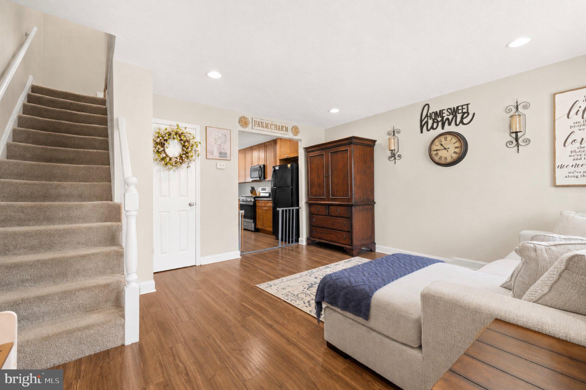 234 West Edgevale Road Baltimore, MD 21225 - Photo 4 of 45 Inviting space with warm accents.