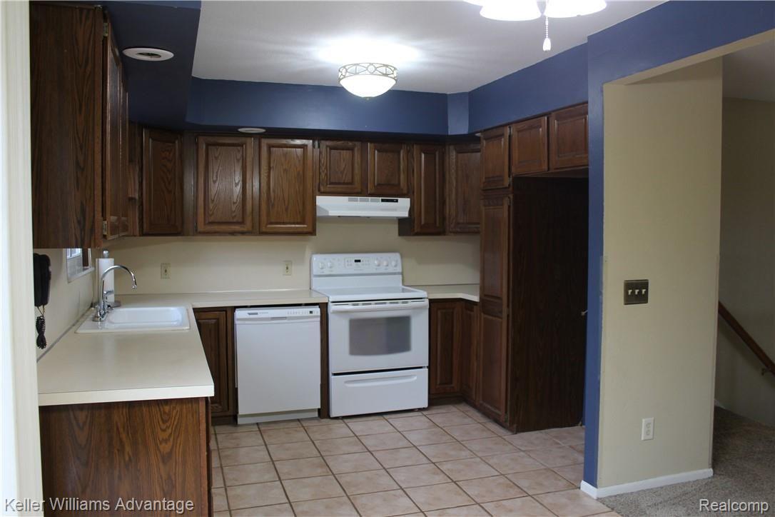 2620 West Erie Road Temperance, MI 48182 - Photo 8 of 47 IMG_2542.JPG