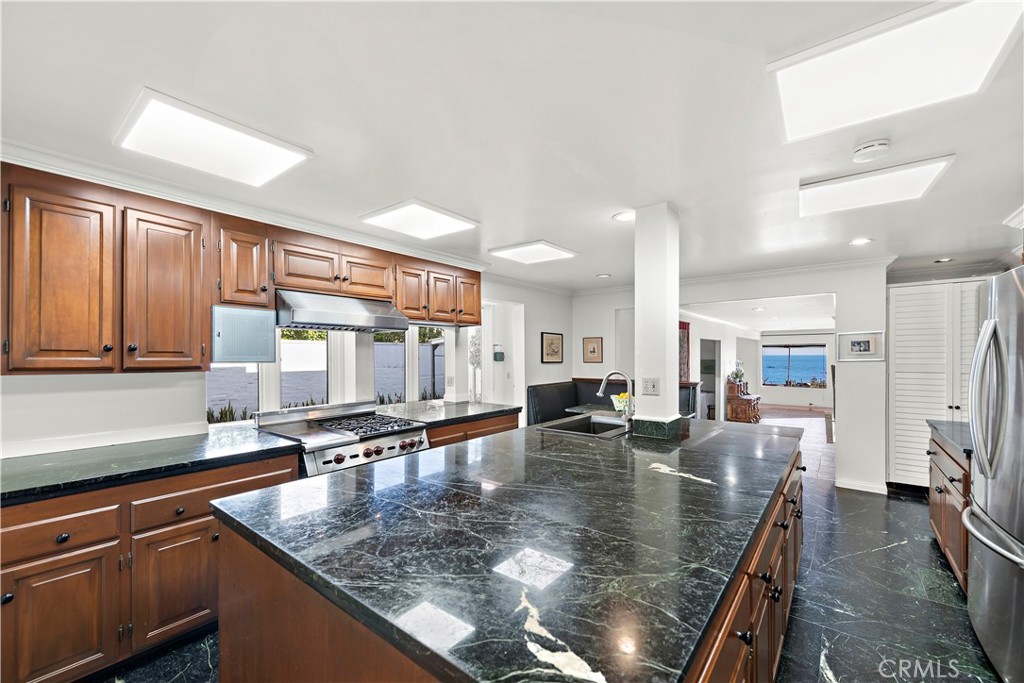 3516 Ocean Boulevard Corona del Mar, CA 92625 - Photo 10 of 42 Kitchen