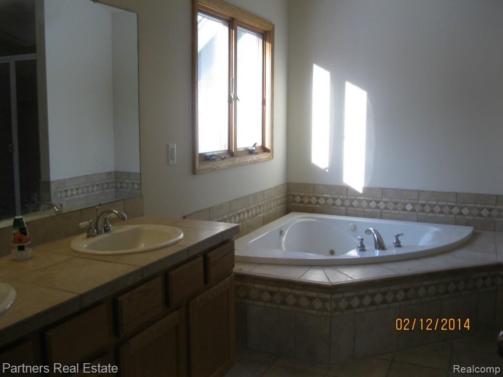 7326 Mack Road Howell, MI 48855 - Photo 6 of 20 Master Bath.jpg
