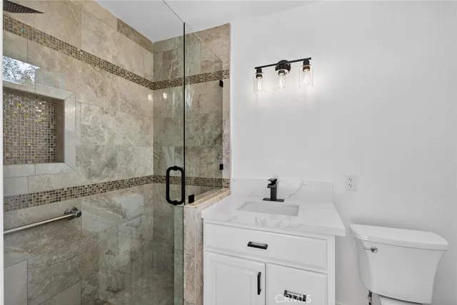 $799,999 | 1527 Greenpoint Drive, Corona, CA 92878