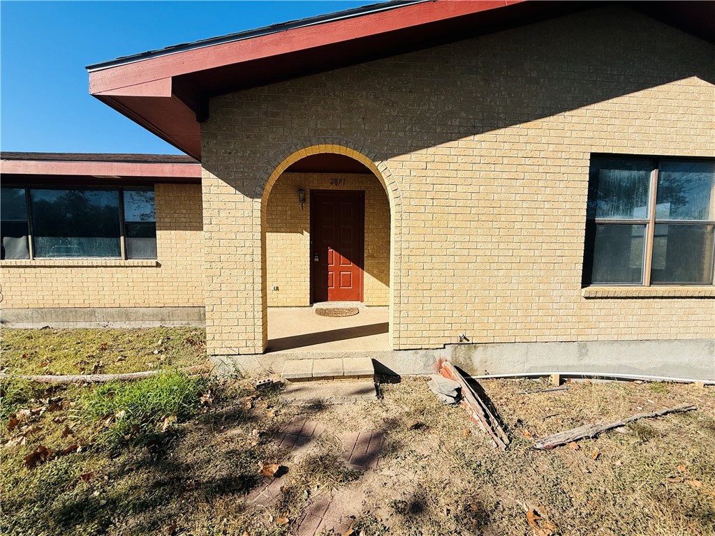 2871 Carr Road Beeville, TX 78102 - Photo 5 of 35 a view of house with backyard space