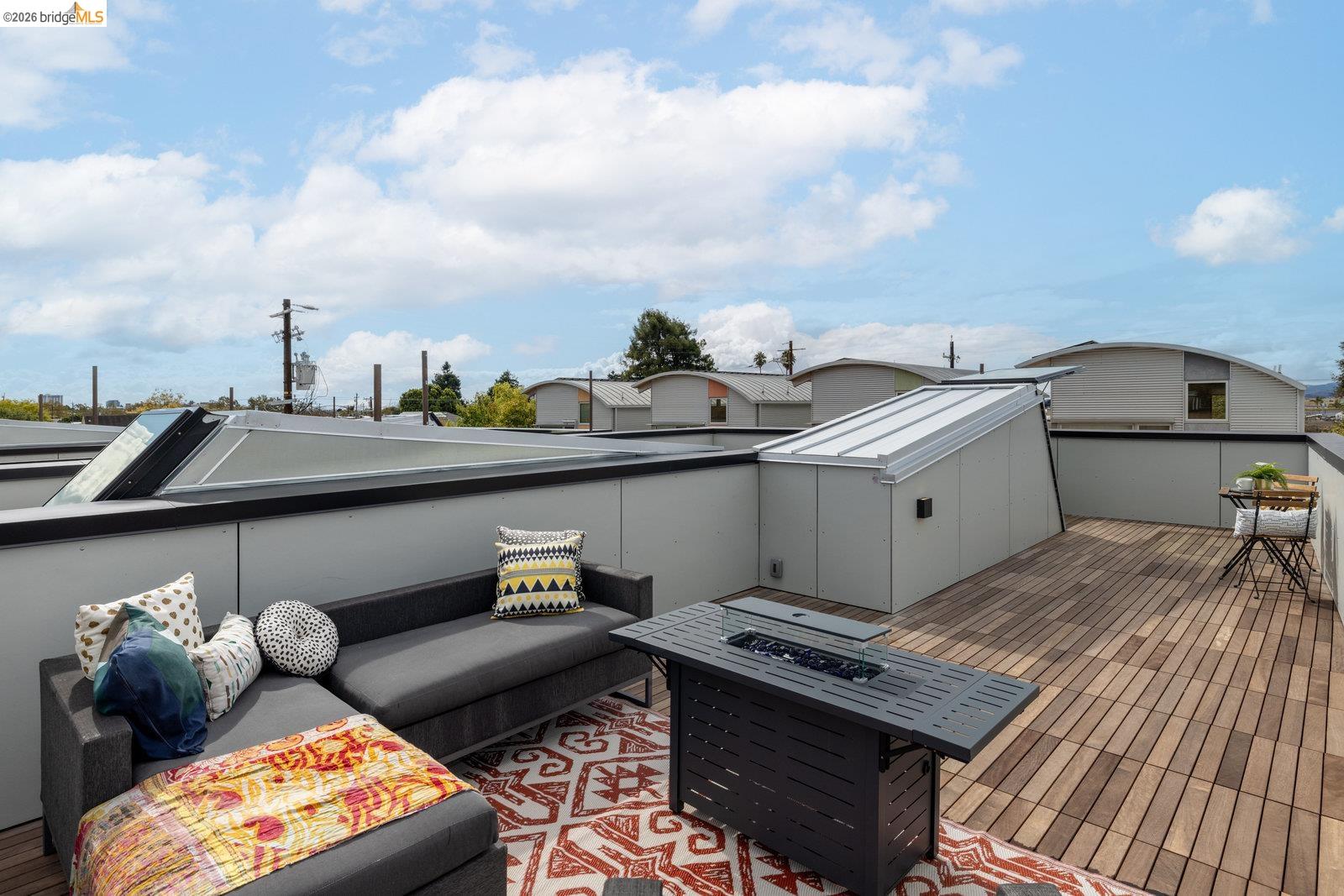 809 Jones Street Berkeley, CA 94710 - Photo 31 of 33 a terrace view with sitting space