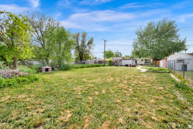 4635 Box Elder Street Murray, UT 84107 - Photo 20 of 21 View of yard