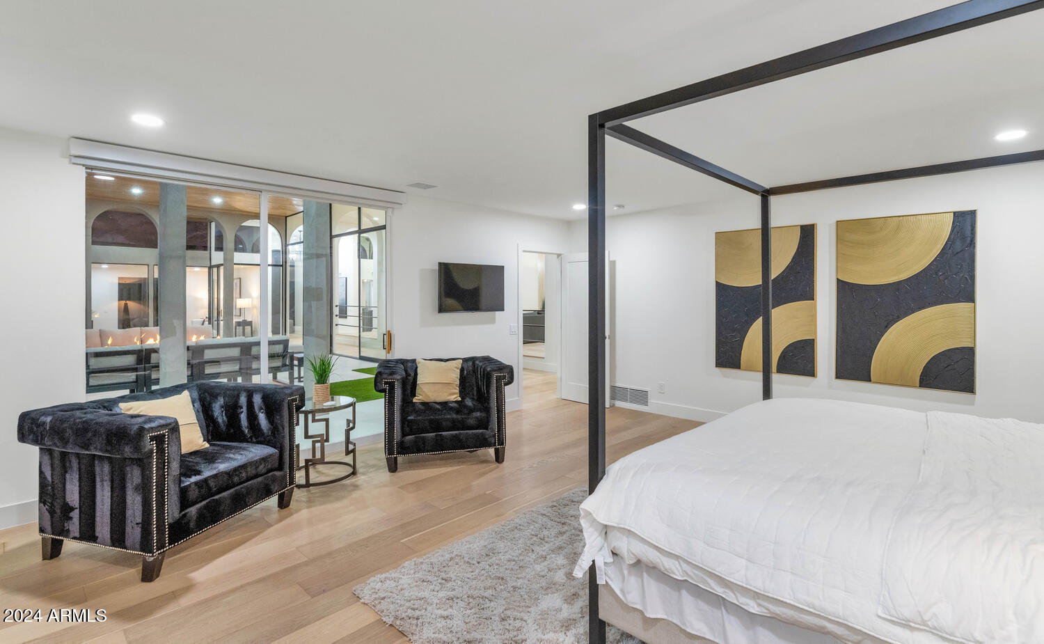 6664 North 40th Street Paradise Valley, AZ 85253 - Photo 17 of 36 a bedroom with a bed and a couch