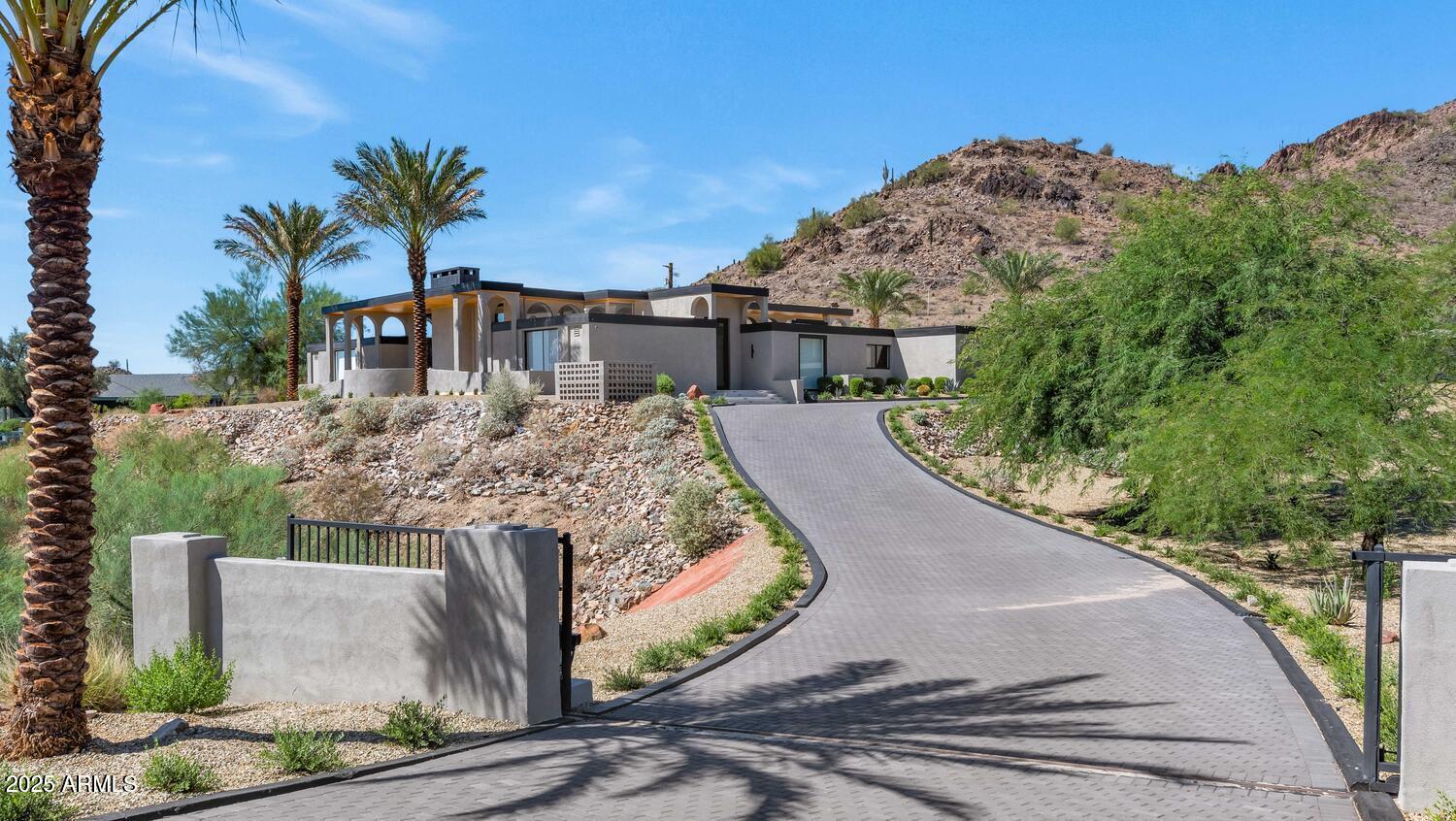 6664 North 40th Street Paradise Valley, AZ 85253 - Photo 2 of 36 a view of a house with a yard