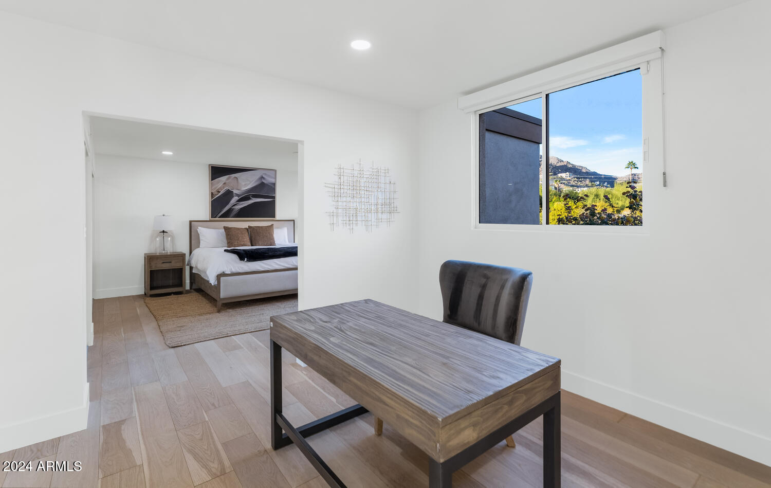 6664 North 40th Street Paradise Valley, AZ 85253 - Photo 21 of 36 a view of a livingroom with furniture and workspace