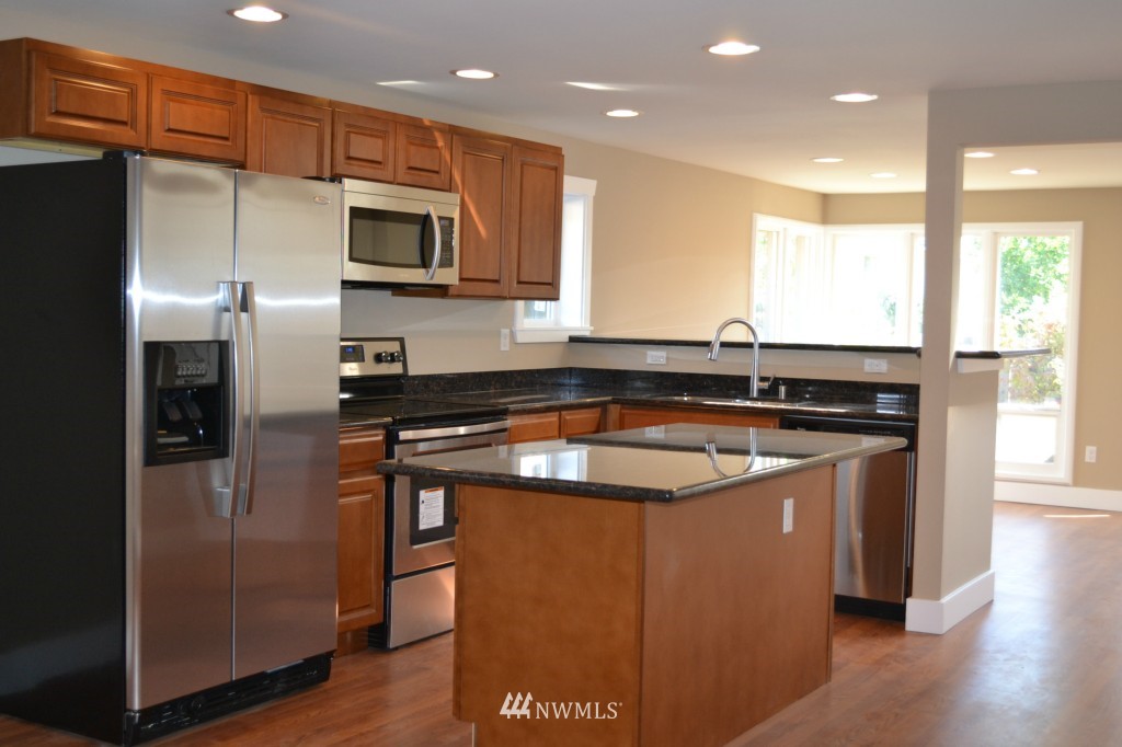 277 Thomas Avenue Southwest Renton, WA 98057 - Photo 2 of 12