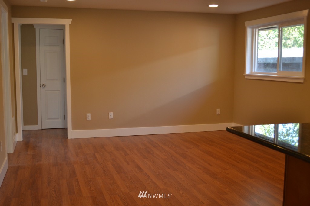 277 Thomas Avenue Southwest Renton, WA 98057 - Photo 4 of 12