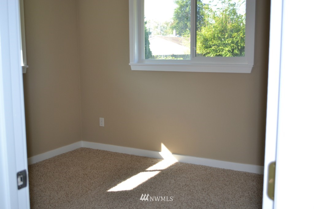 277 Thomas Avenue Southwest Renton, WA 98057 - Photo 6 of 12