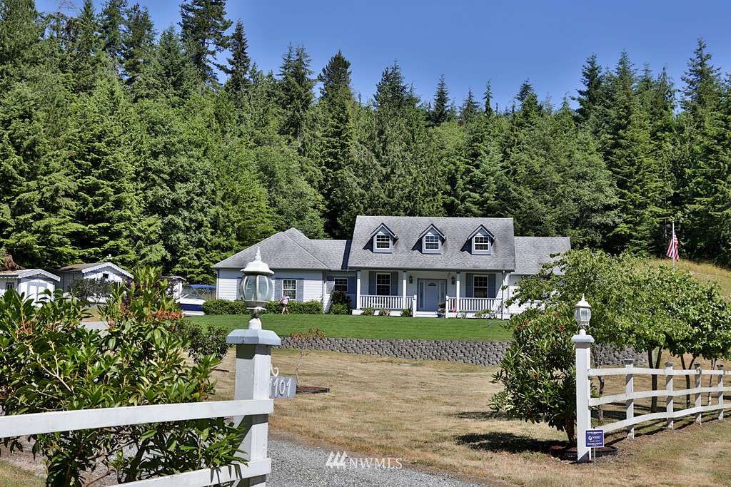 7707 Bailey Road Clinton, WA 98236 - Photo 1 of 21 Gallery Image 1