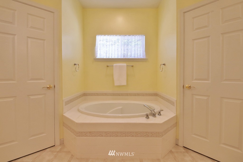7707 Bailey Road Clinton, WA 98236 - Photo 11 of 21 Gallery Image 11