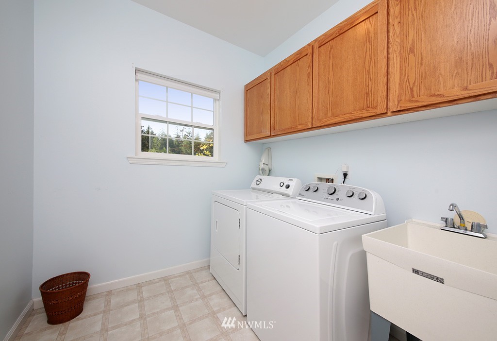 7707 Bailey Road Clinton, WA 98236 - Photo 14 of 21 Gallery Image 14
