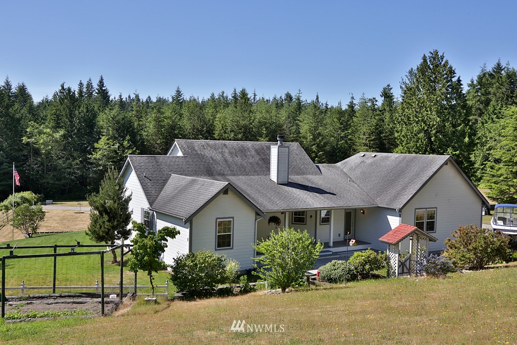 7707 Bailey Road Clinton, WA 98236 - Photo 17 of 21 Gallery Image 17