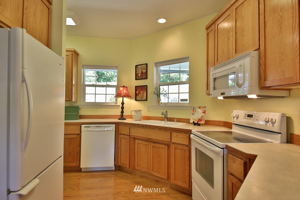 7707 Bailey Road Clinton, WA 98236 - Photo 7 of 21 Gallery Image 7